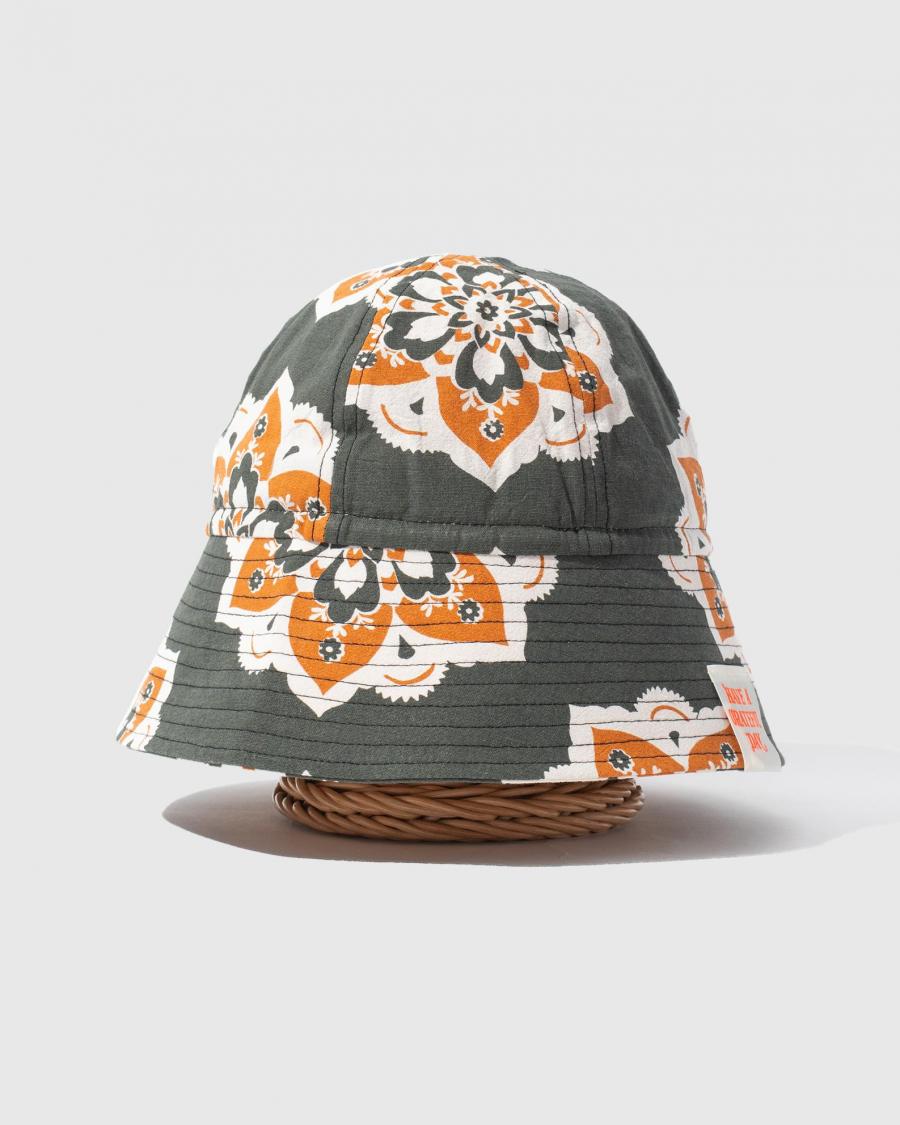 BUCKET HAT