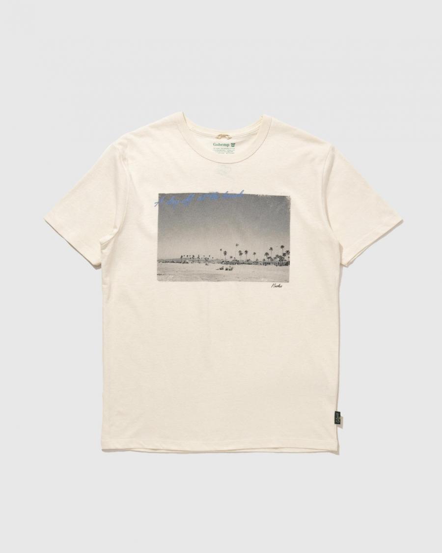 A day off at the beach BASIC S/SL TEE