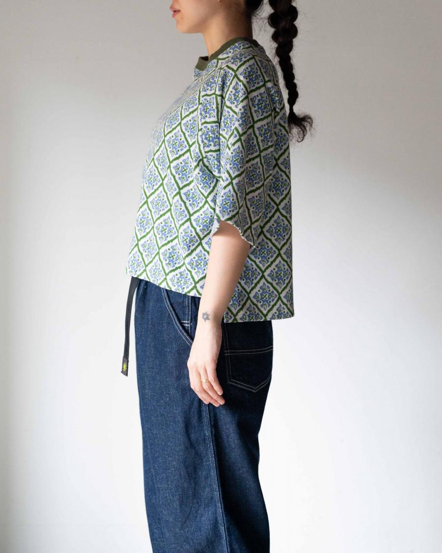 RAGLAN SLEEVE SQUARE