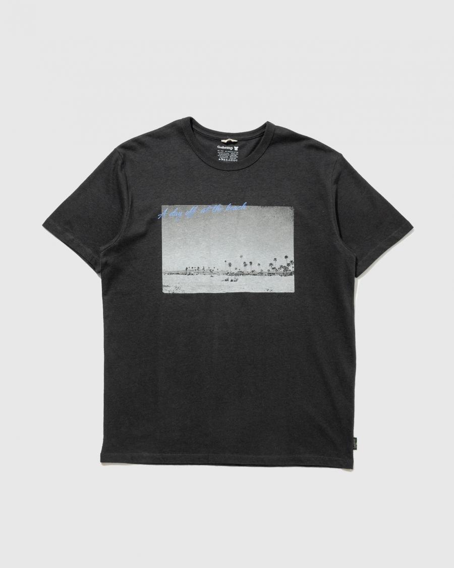 A day off at the beach BASIC S/SL TEE