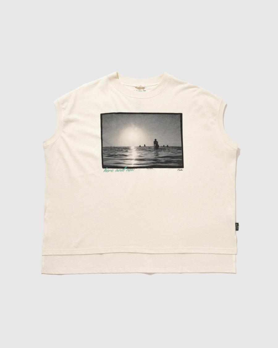 here and now HONEY SLEEVE-LES TEE