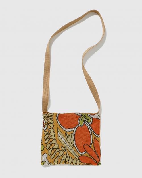 JACQUARD POUCH -ON THE BEACH