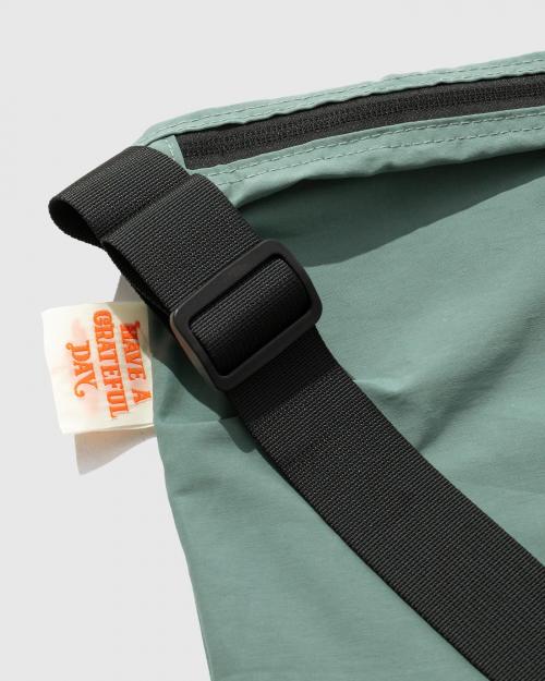 UNITE SHOULDER BAG