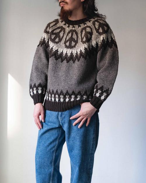PEACE PATTERN KNIT CREW