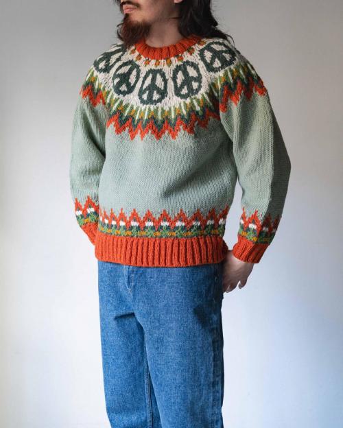 PEACE PATTERN KNIT CREW