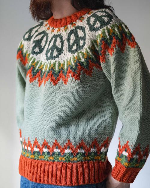 PEACE PATTERN KNIT CREW
