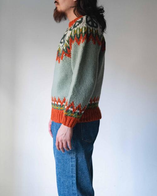 PEACE PATTERN KNIT CREW