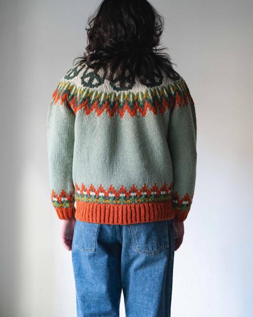 PEACE PATTERN KNIT CREW