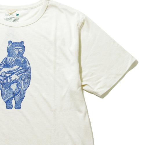 "Hello nature,Salmon vs Bear"<br>by BeBe　SHORT SLEEVE TEE