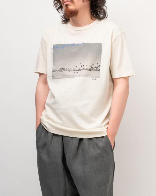 A day off at the beach BASIC S/SL TEE