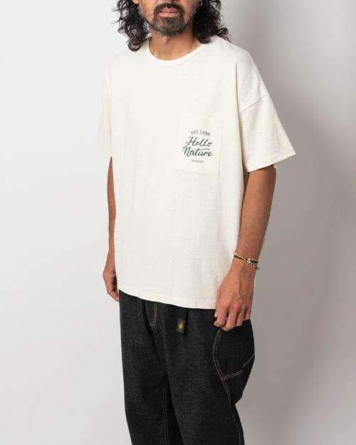 Peace on Earth WIDE POCKET TEE