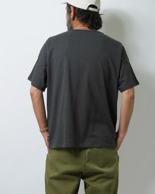 WIDE POCKET TEE