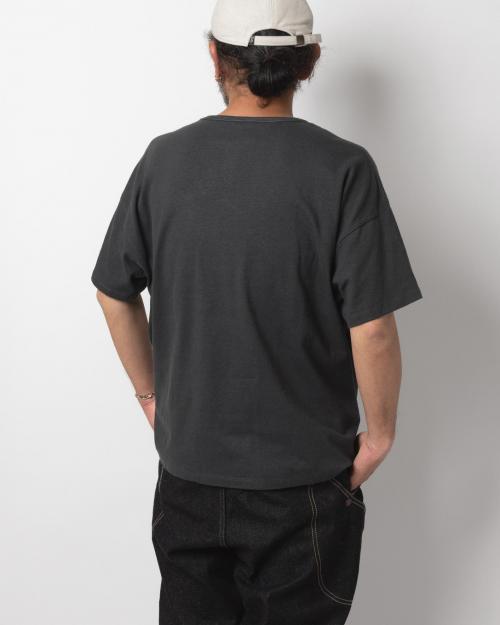 WIDE POCKET TEE