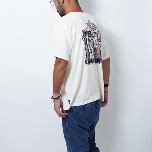 "MY FAVORITE GEAR" WIDE POCKET TEE