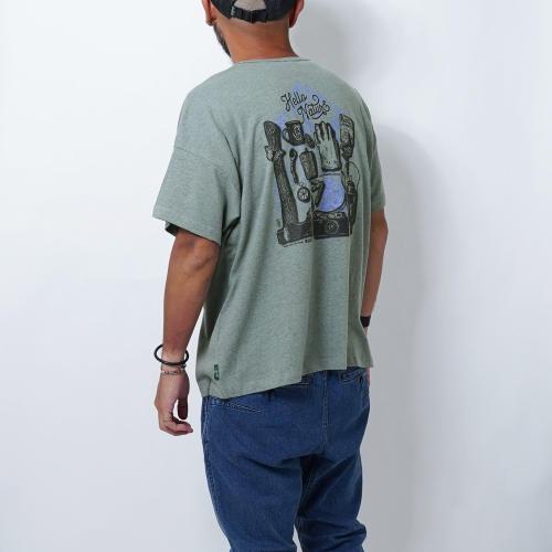 "MY FAVORITE GEAR" WIDE POCKET TEE