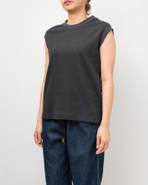 NO SLEEVE SLIT TEE