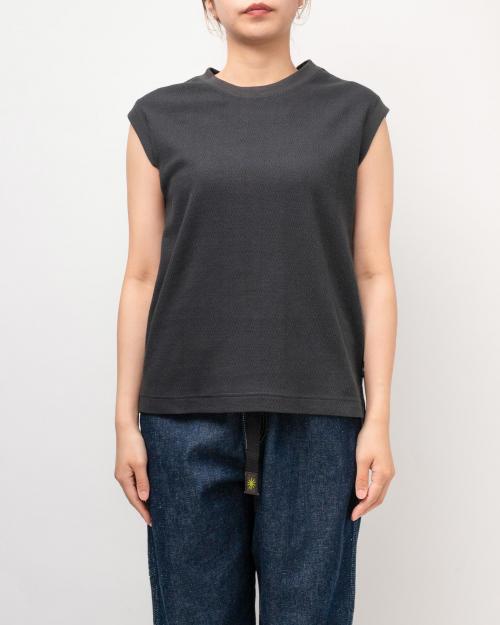 NO SLEEVE SLIT TEE