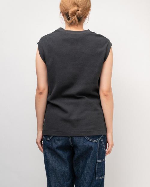 NO SLEEVE SLIT TEE