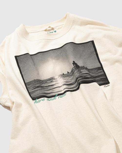 here and now HONEY SLEEVE-LES TEE