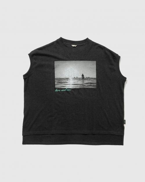 here and now HONEY SLEEVE-LES TEE