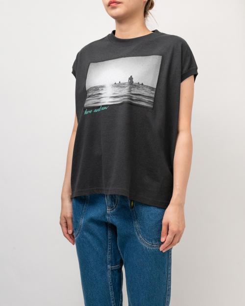 here and now HONEY SLEEVE-LES TEE