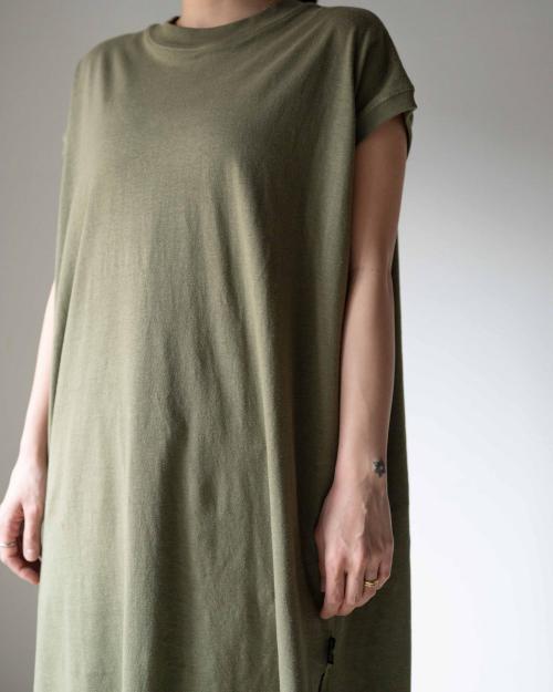 HONEY SLEEVE-LES ONE PIECE