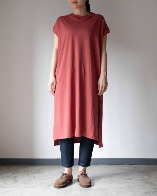 HONEY SLEEVE-LES ONE PIECE