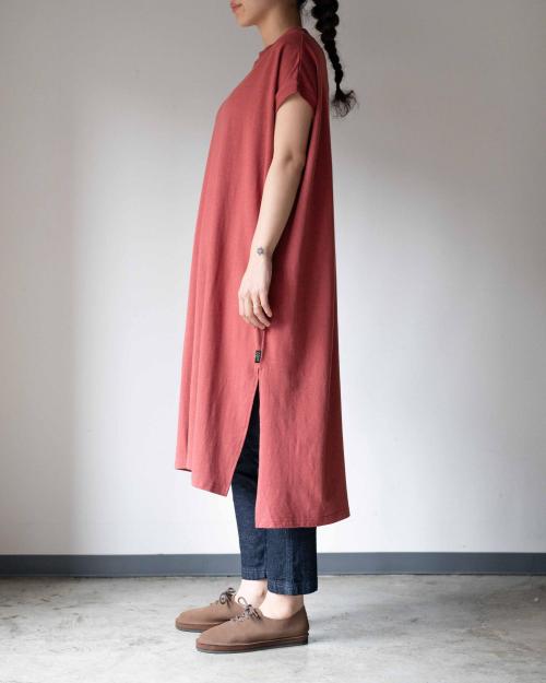 HONEY SLEEVE-LES ONE PIECE