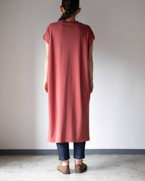 HONEY SLEEVE-LES ONE PIECE