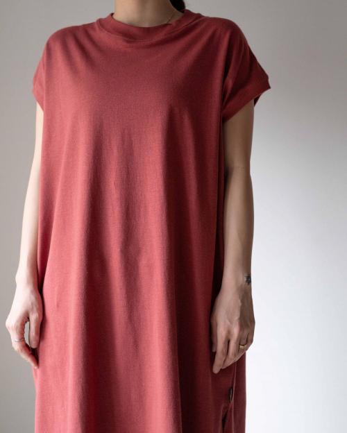 HONEY SLEEVE-LES ONE PIECE