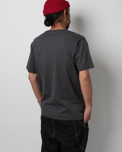 BASIC FITS POCKET TEE