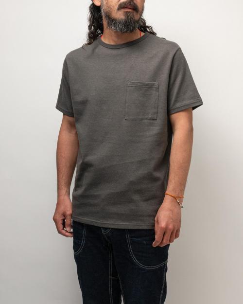 BASIC FITS POCKET TEE