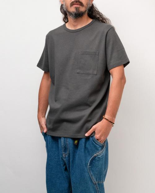 BASIC FITS POCKET TEE