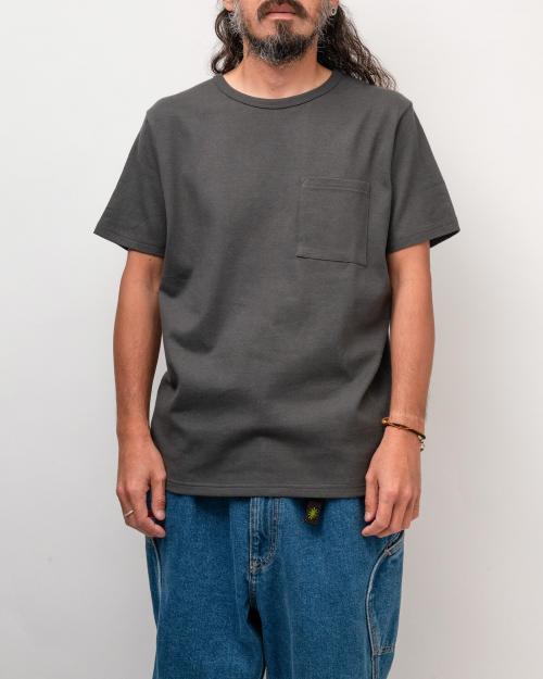 BASIC FITS POCKET TEE
