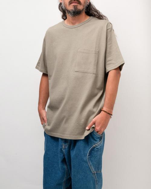 BASIC FITS POCKET TEE