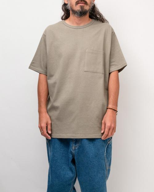 BASIC FITS POCKET TEE