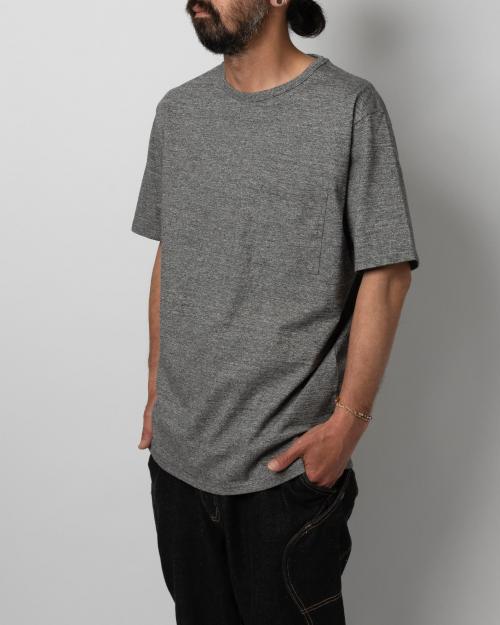 BASIC FITS POCKET TEE