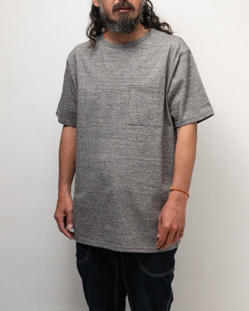 BASIC FITS POCKET TEE