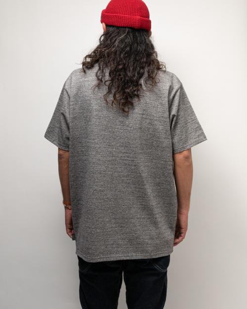 BASIC FITS POCKET TEE