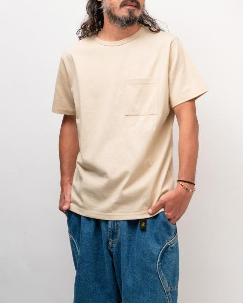 BASIC FITS POCKET TEE