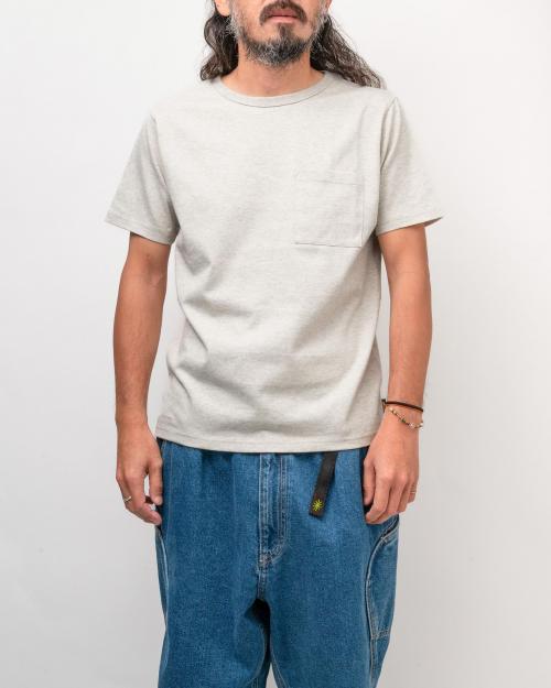 BASIC FITS POCKET TEE