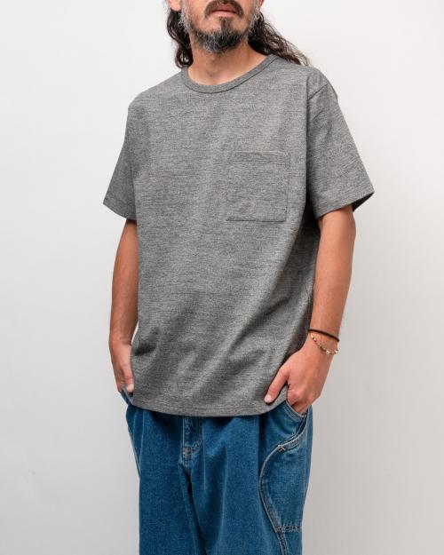 BASIC FITS POCKET TEE