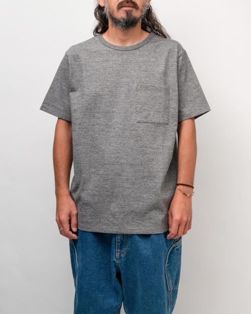 BASIC FITS POCKET TEE