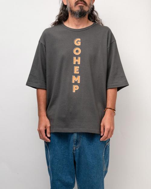 VERTICAL LOGO H/SL WIDE FITS TEE
