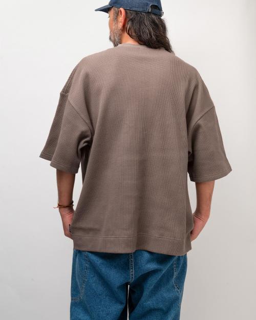 WIDE SLIT TEE