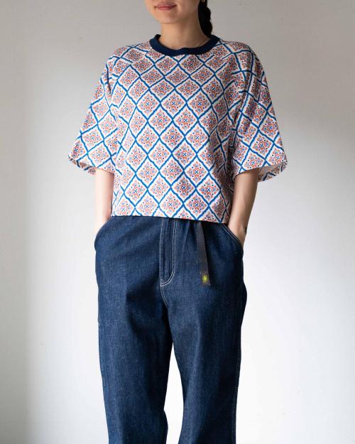 RAGLAN SLEEVE SQUARE