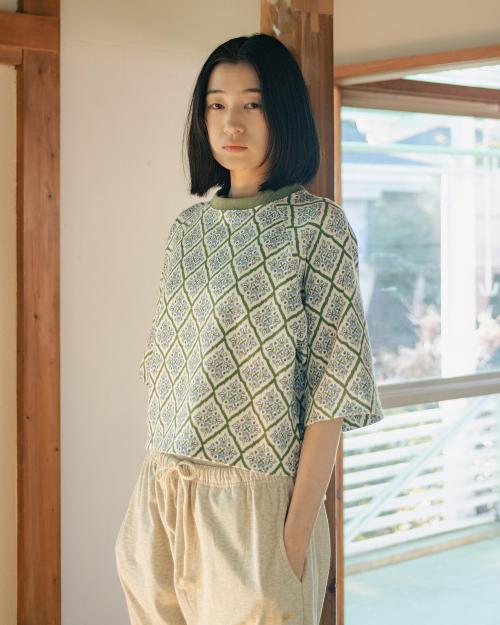 RAGLAN SLEEVE SQUARE