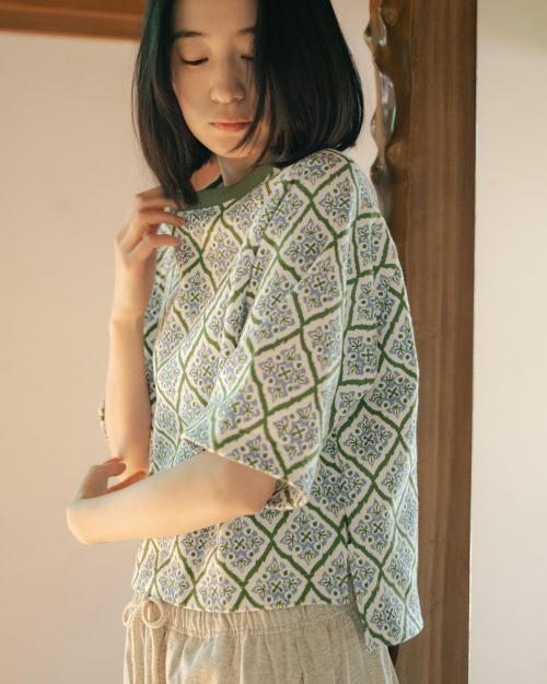 RAGLAN SLEEVE SQUARE