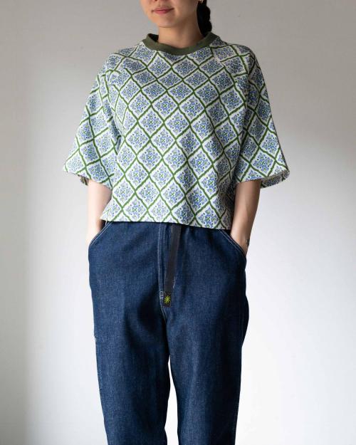 RAGLAN SLEEVE SQUARE