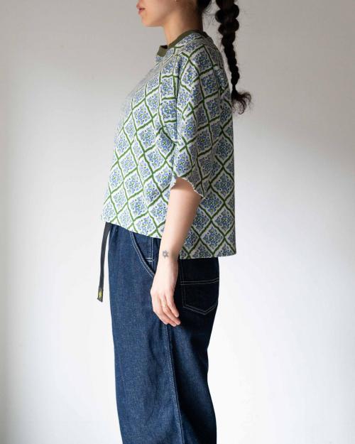 RAGLAN SLEEVE SQUARE